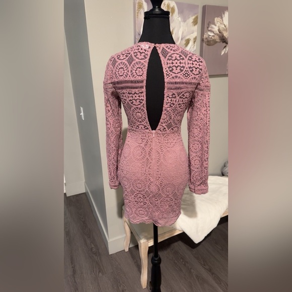 Revolve About Us Isabelle in Mauve Lace Long Sleeve Mini Dress size XS - Picture 4 of 5